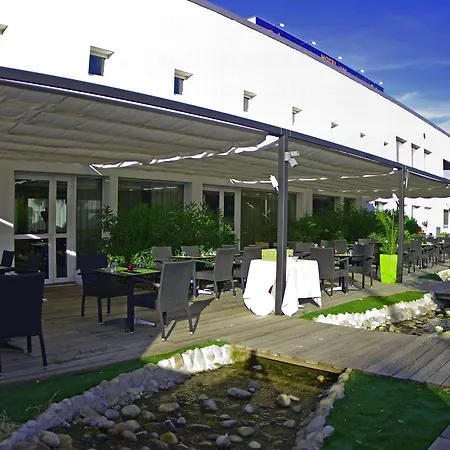 מלון Campanile Ouest - Croix D'argent 4*