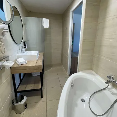 Campanile Ouest - Croix D'argent 4* מונפלייה