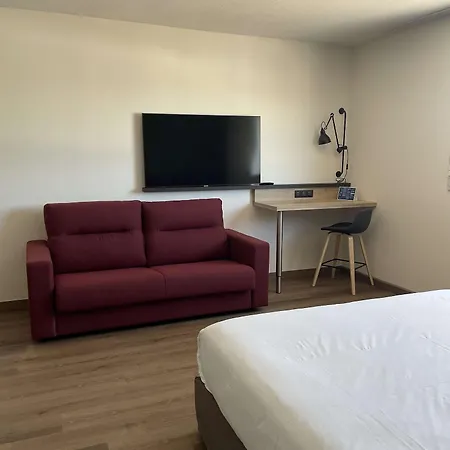 מלון Campanile Ouest - Croix D'argent 4*
