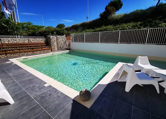 Campanile Ouest - Croix D'argent 4*