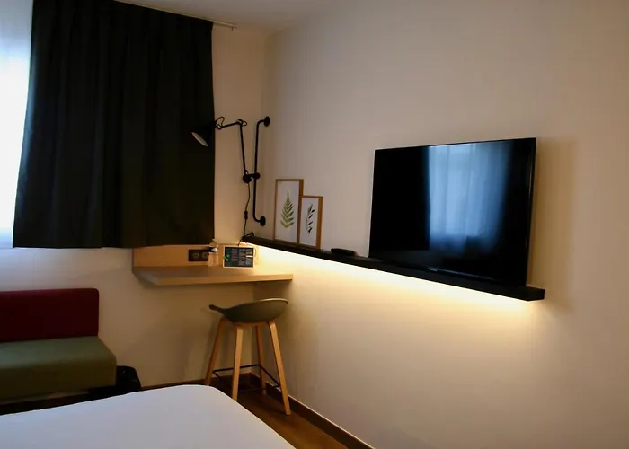 Campanile Ouest - Croix D'argent Hotel Montpellier