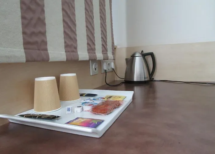 Campanile Ouest - Croix D'argent Hotel