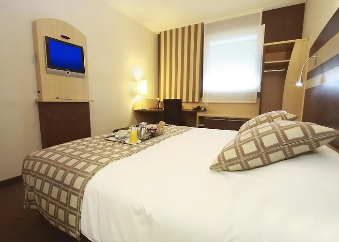 Campanile Ouest - Croix D'argent Hotel 4*