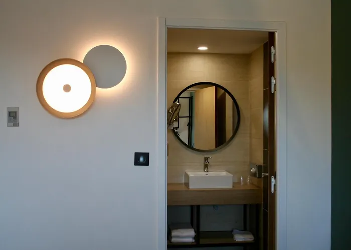 Campanile Ouest - Croix D'argent 4*