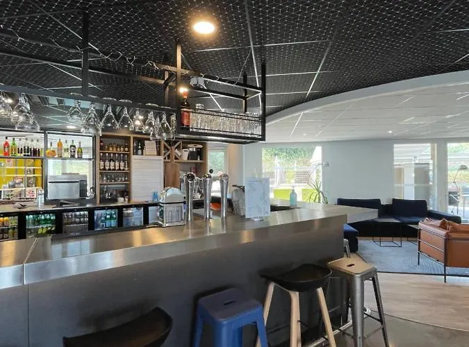 Campanile Ouest - Croix D'argent