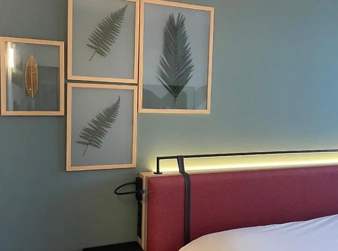 Campanile Ouest - Croix D'argent