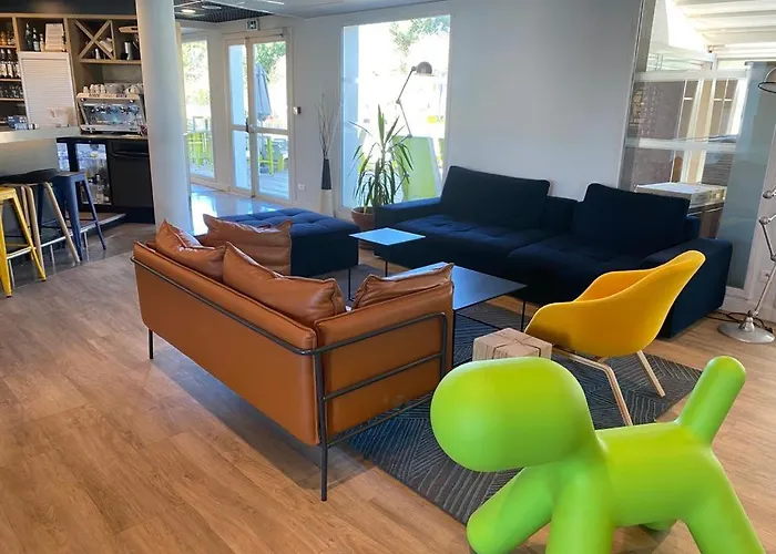 Campanile Ouest - Croix D'argent Hotel