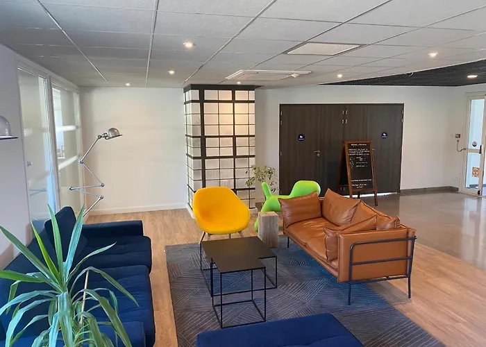 Campanile Ouest - Croix D'argent Hotel 4*