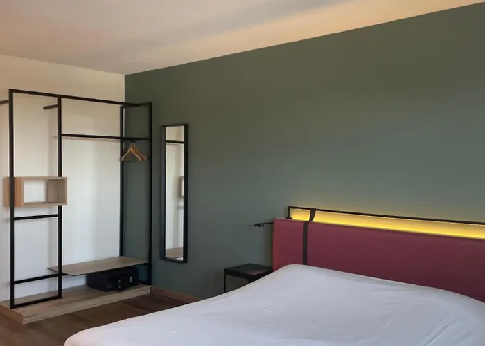 Campanile Ouest - Croix D'argent Hotel 4*