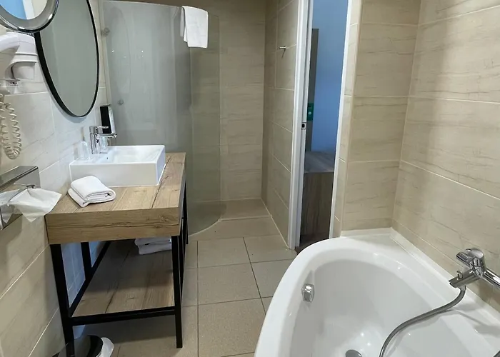 Campanile Ouest - Croix D'argent 4* Montpellier