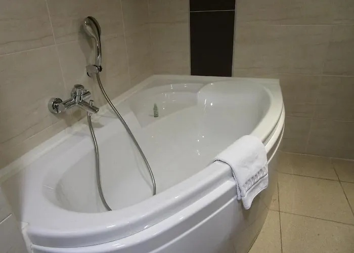 Campanile Ouest - Croix D'argent Hotel