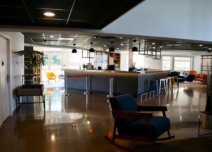 Campanile Ouest - Croix D'argent Hotel 4*