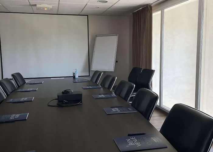 Campanile Ouest - Croix D'argent Hotel