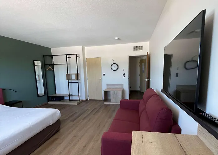 Hotel Campanile Ouest - Croix D'argent 4*