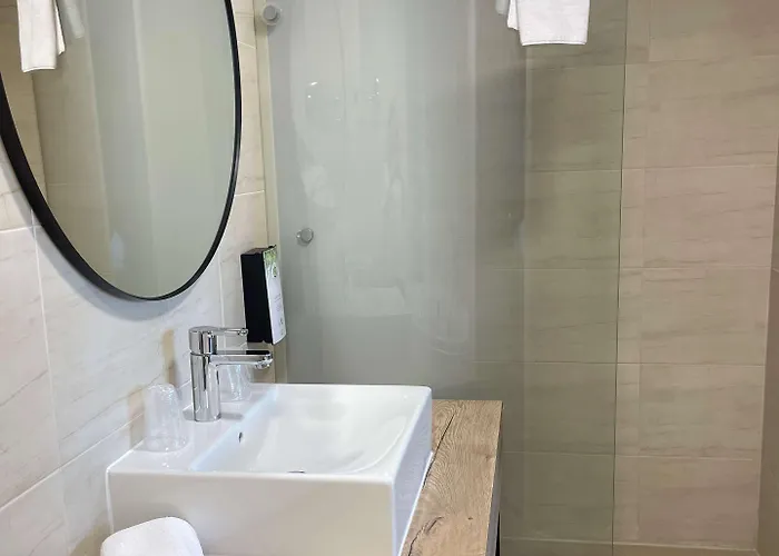 Campanile Ouest - Croix D'argent 4*