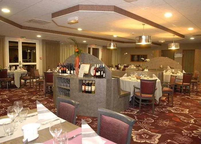 Campanile Ouest - Croix D'argent Hotel 4*