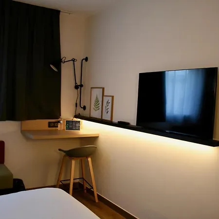 Campanile Ouest - Croix D'argent Szálloda Montpellier