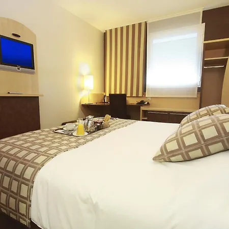Campanile Ouest - Croix D'argent Hotel 4*