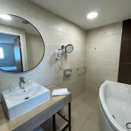 Campanile Ouest - Croix D'argent Montpellier