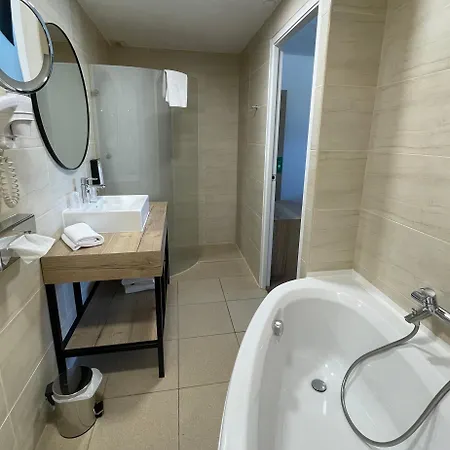 Campanile Ouest - Croix D'argent 4* Montpellier