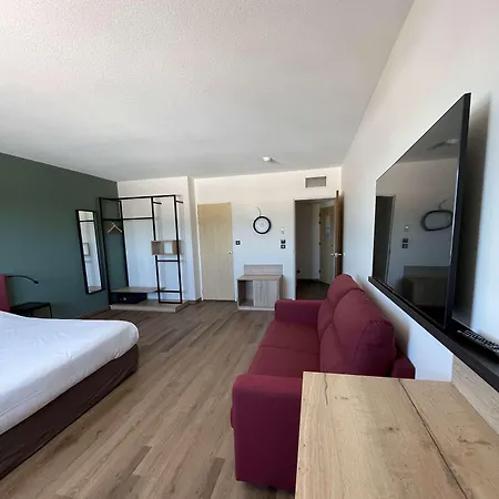 Szálloda Campanile Ouest - Croix D'argent 4*