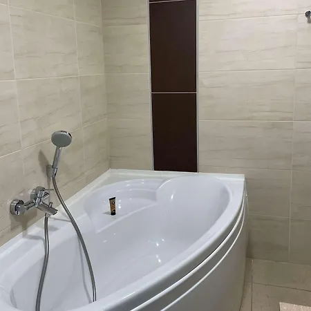 Campanile Ouest - Croix D'argent 4*