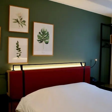 Campanile Ouest - Croix D'argent Hotel