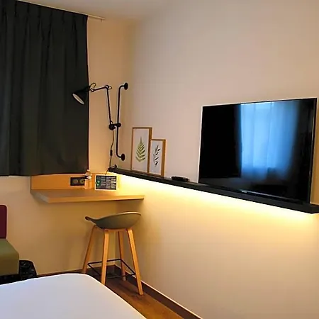 Campanile Ouest - Croix D'argent 4*