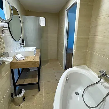 Campanile Ouest - Croix D'argent Hotel Montpellier