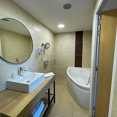 Hotel Campanile Ouest - Croix D'argent 4*