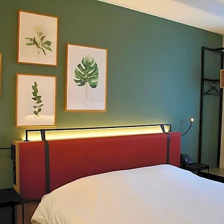 Campanile Ouest - Croix D'argent 4*