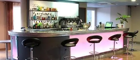 ホテル Campanile Ouest - Croix D'argent 4*