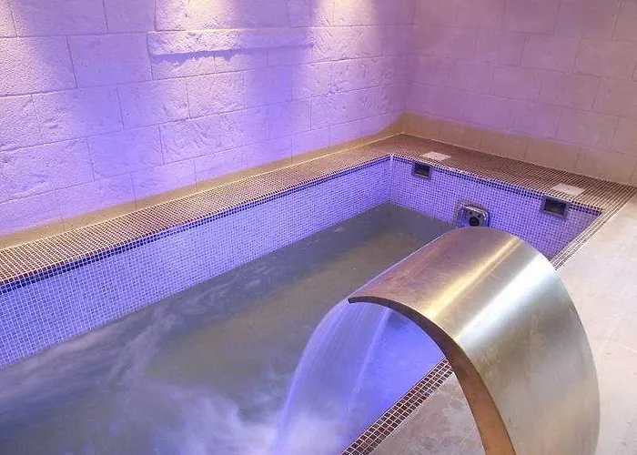 Campanile Ouest - Croix D'argent Hotel