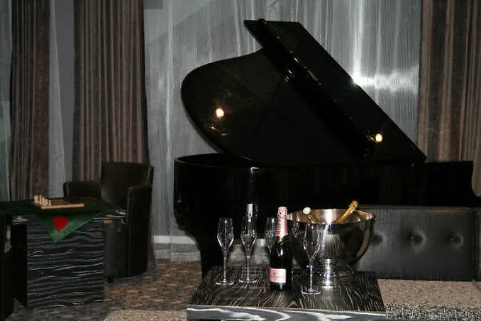 Campanile Ouest - Croix D'argent 4*